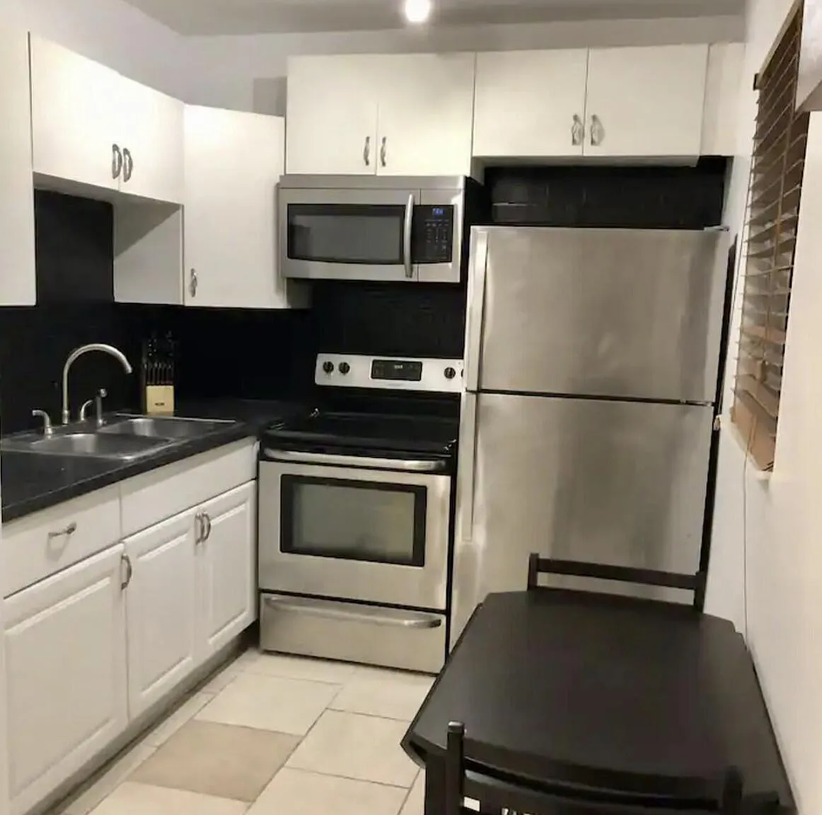 Studio, 1.0 bath, 350 sqft, $1,600 — Photo 2