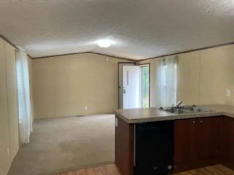 1000 Dickinson Mobile Home Park