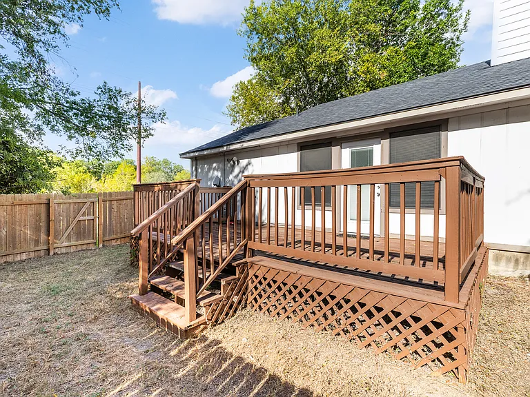 1803 Heatherglen Ln — Photo 38