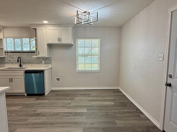 4th image of 1607 Fargo Ave