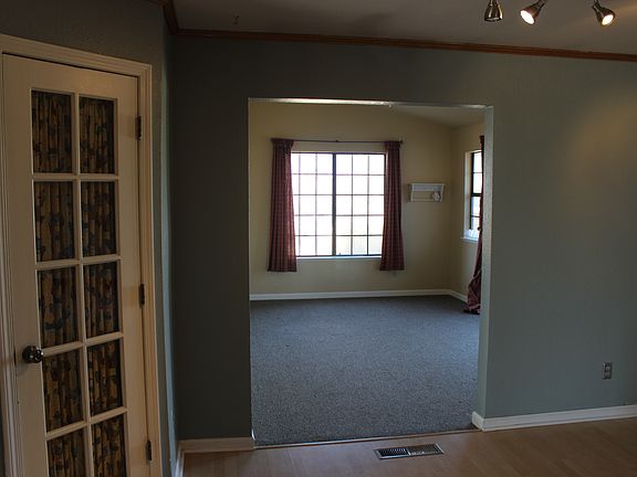 3rd image of 2744 Fuller Ave