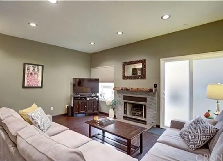 5420 Sylmar Ave — Photo 2