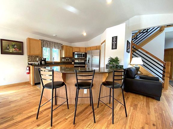 5th image of 28 Valley View Ln