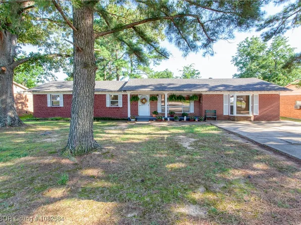 1201 D St, Barling, AR 72923