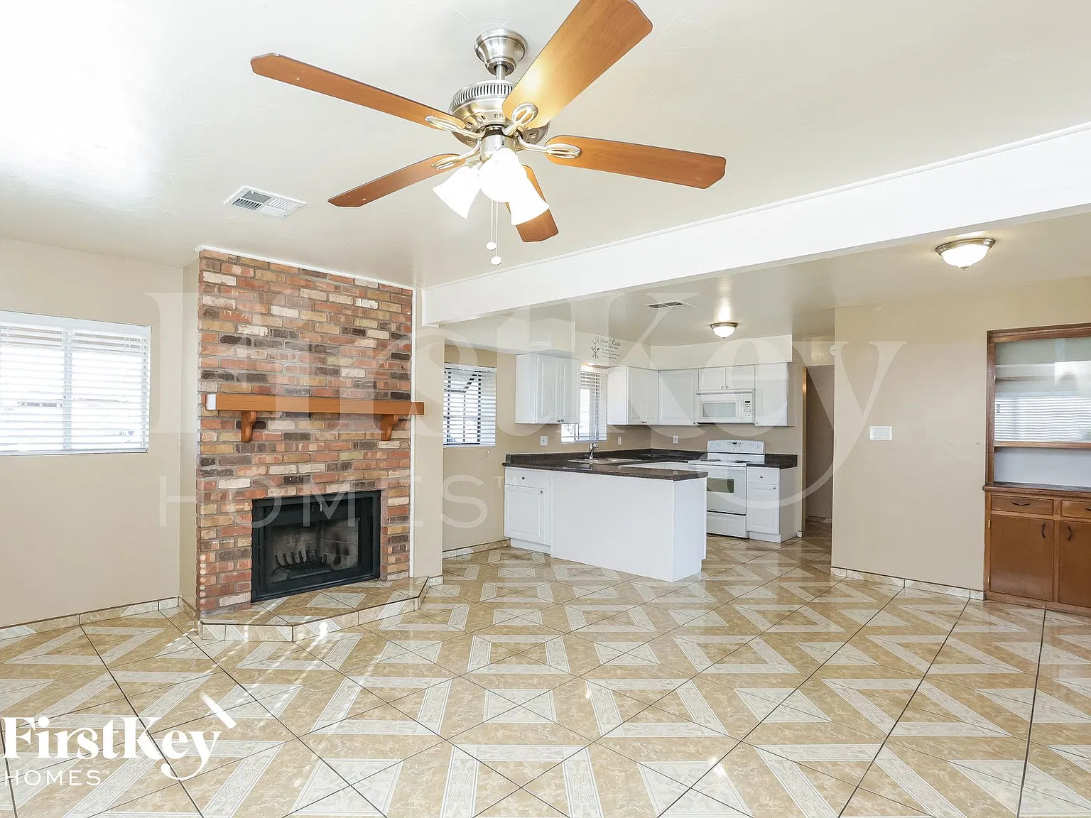 3 bed, 2.0 bath, 1605 sqft, $1,985 — Photo 4
