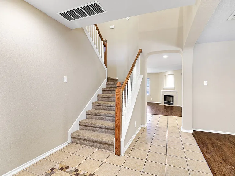 9610 Discovery Dr — Photo 4