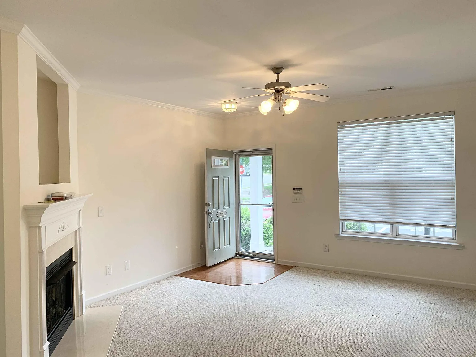 2 bed, 2.5 bath, 1120 sqft, $1,650 — Photo 2