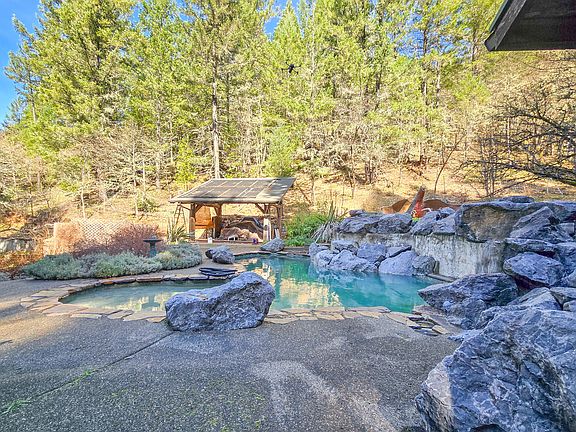 3rd image of 1449 Queen Of Bronze Rd