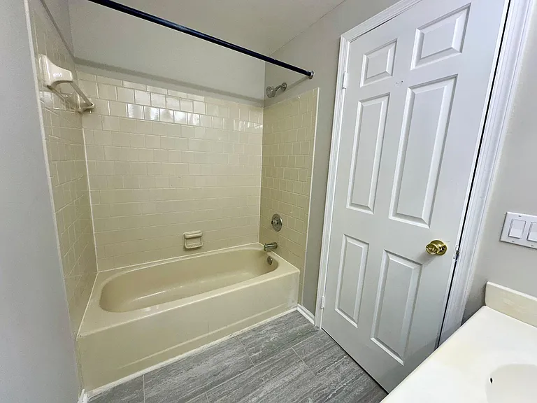 4 Abbey Bridge Ct — Photo 29