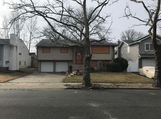 3506 Knight St, Oceanside, NY 11572