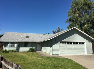 988 Sydney Ct, Central Pt, OR 97502
