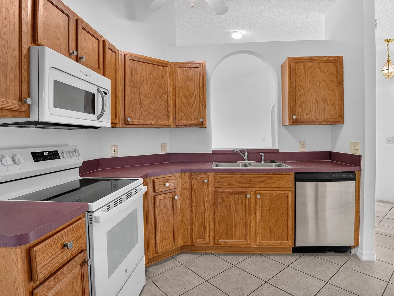 4 bed, 1379 sqft, $1,700 — Photo 3