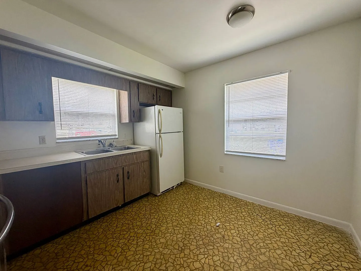 275 25th St Sw Ste A — Photo 4