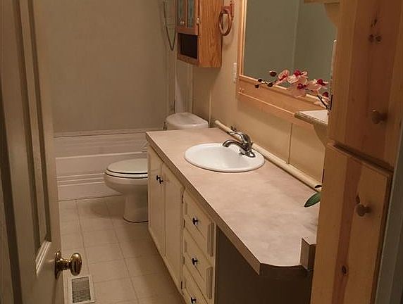 3rd image of 21100 Tanglewood Dr