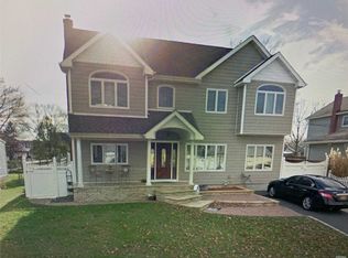 247 33rd St, Lindenhurst, NY 11757