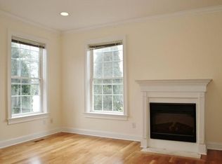 33 Dean St, Stamford, CT 06902