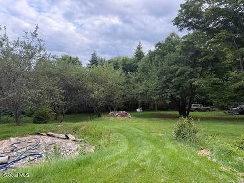 4th image of 275 Witherbee Road