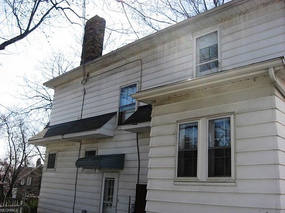 3rd image of 2451 Whitelaw St