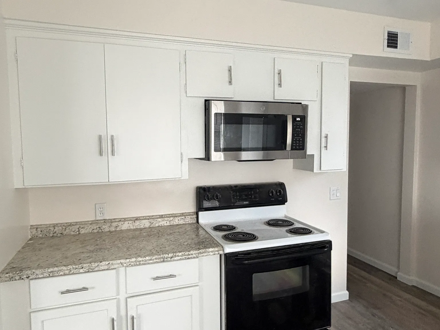 3 bed, 1349 sqft, $1,500 — Photo 2