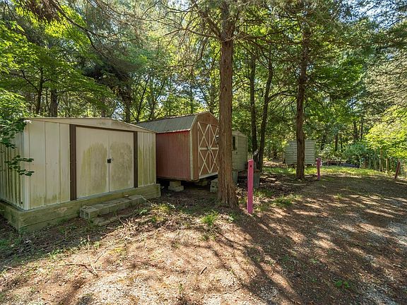 4th image of 116 Woodrock Ln