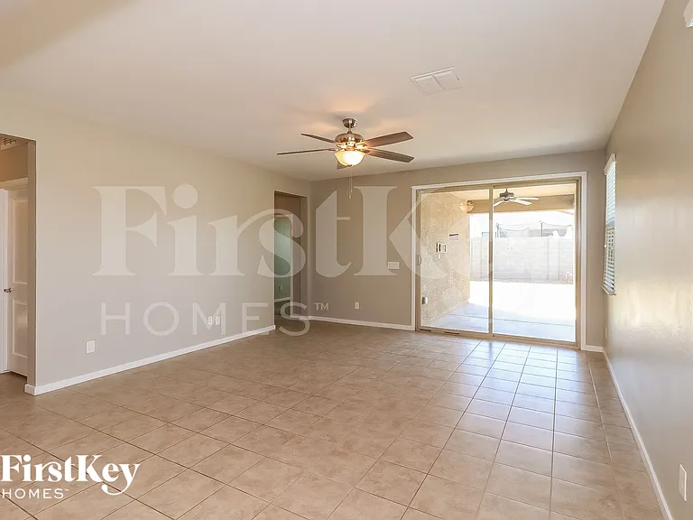 4052 S 101st Ln — Photo 2