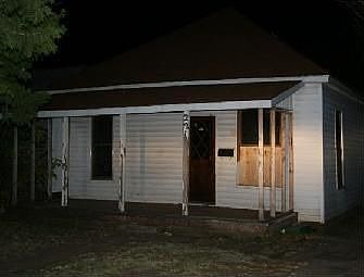1st image of 221 W Walnut Ave