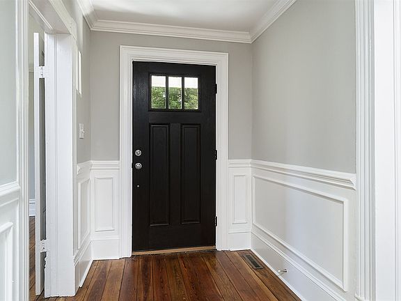4th image of 213 Asbury Ave
