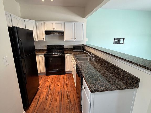 4th image of 402 E 16th St
