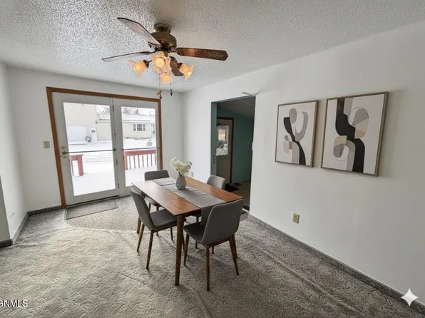 212 8th St S, New Salem, ND 58563