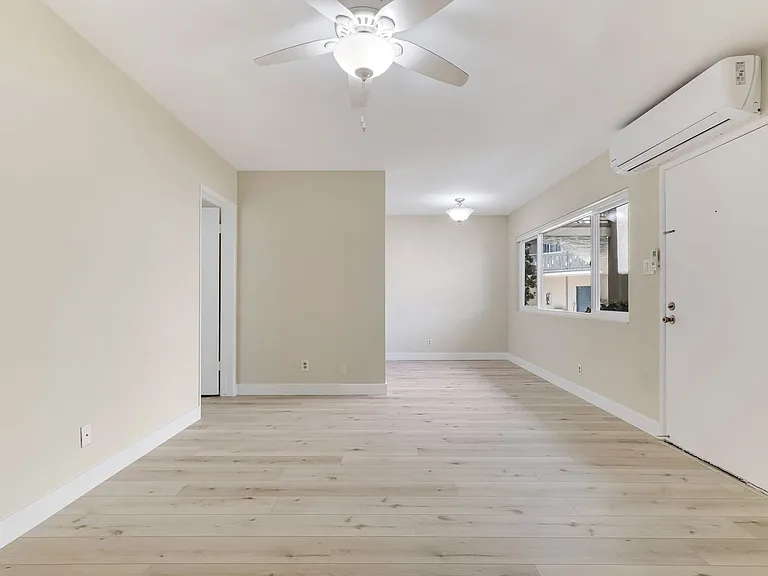 1690 E Hillcrest Dr — Photo 10