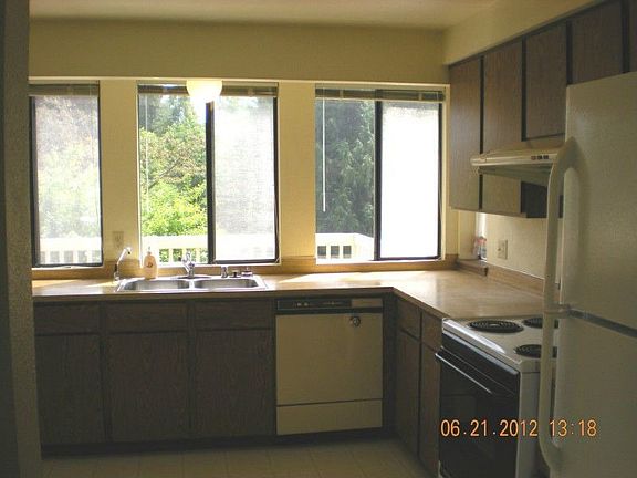 2nd image of 10517 NE 140th St