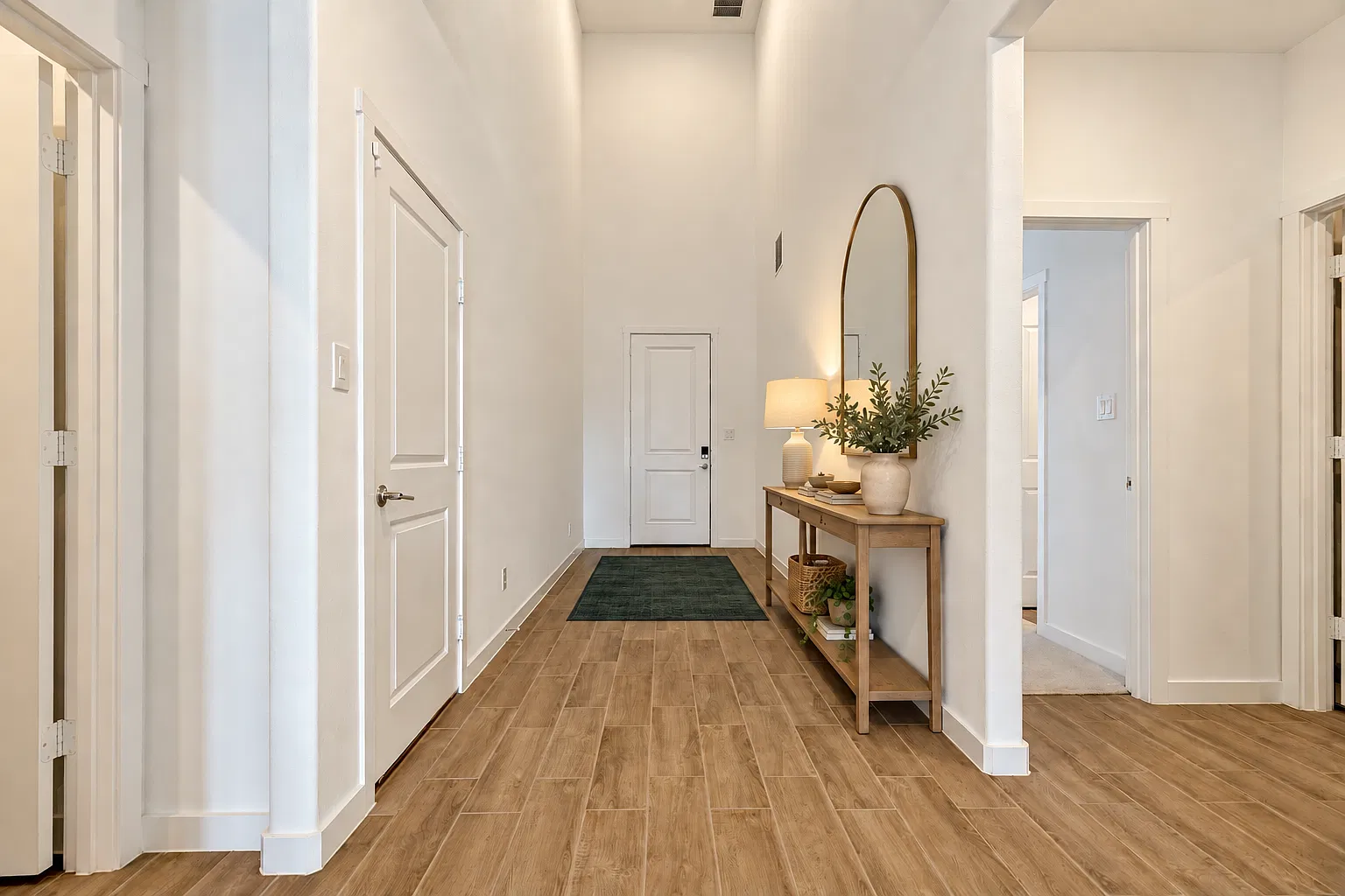 5 bed, 4.5 bath, 3357 sqft, $3,500 — Photo 2