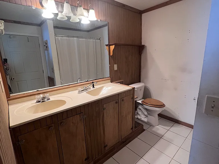 844 Shorewood Cir — Photo 8