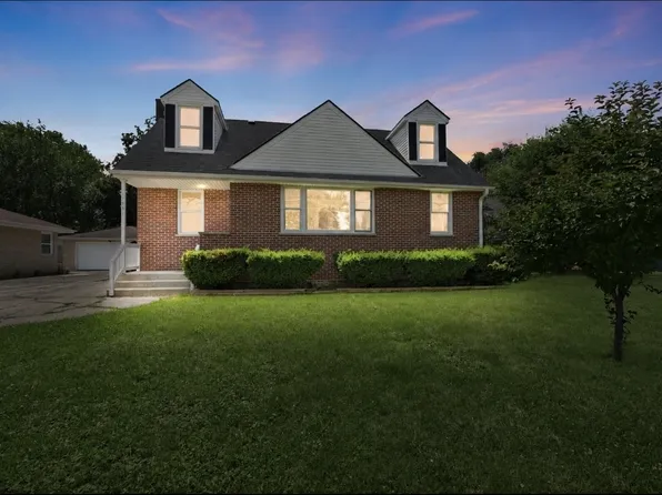 17931 W Gages Lake Rd, Grayslake, IL 60030