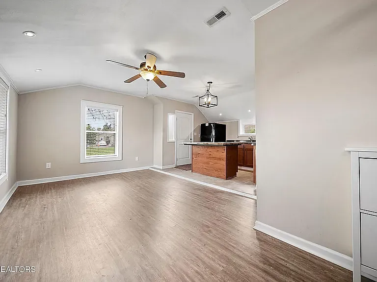 1121 Forsythe St — Photo 9