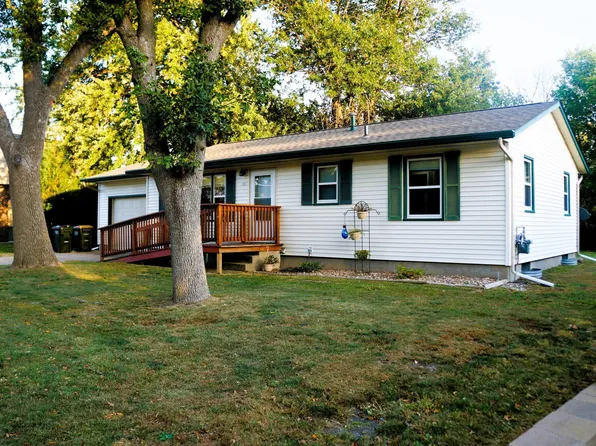 213 12th Ave NW, Waseca, MN 56093