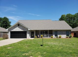 808 Village Gate Cir, Nacogdoches, TX 75961