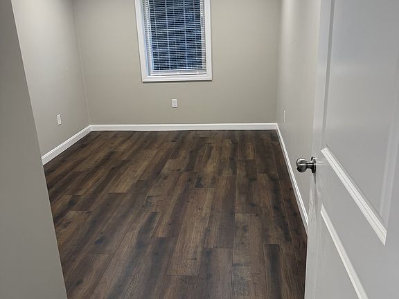4th image of 24 Grand Ave #Basement