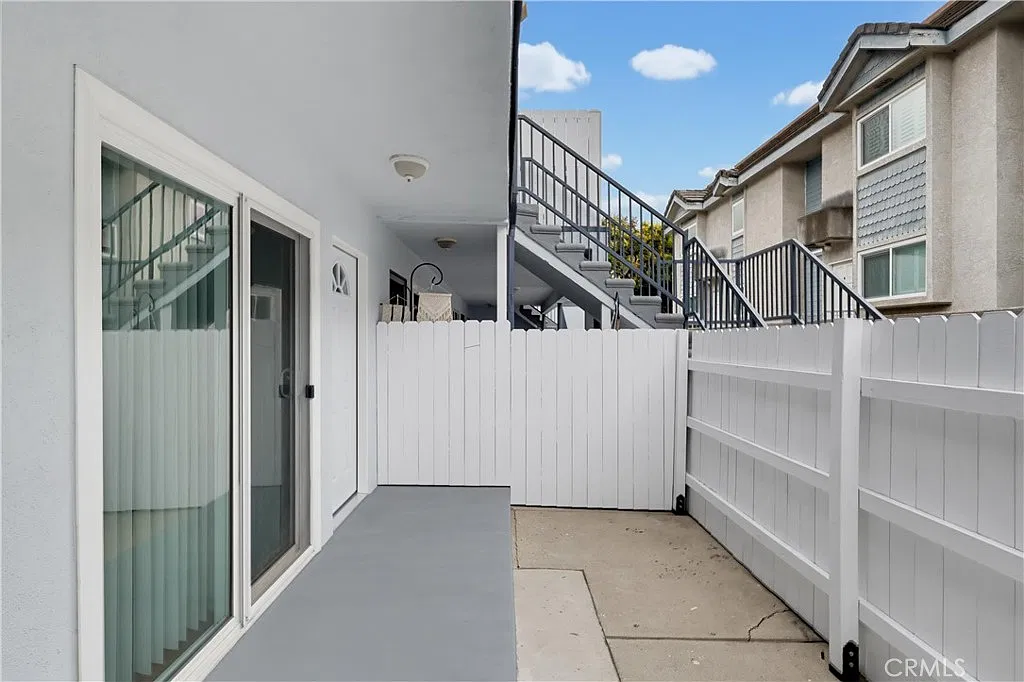 1 bed, 600 sqft, $2,400 — Photo 3