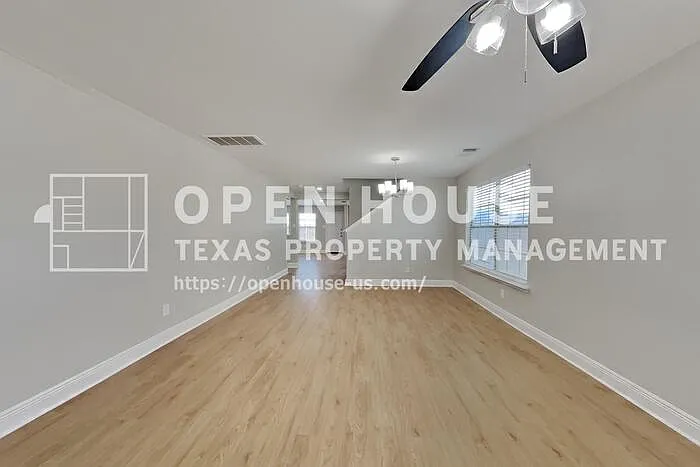 29402 Legends Hill Dr — Photo 3