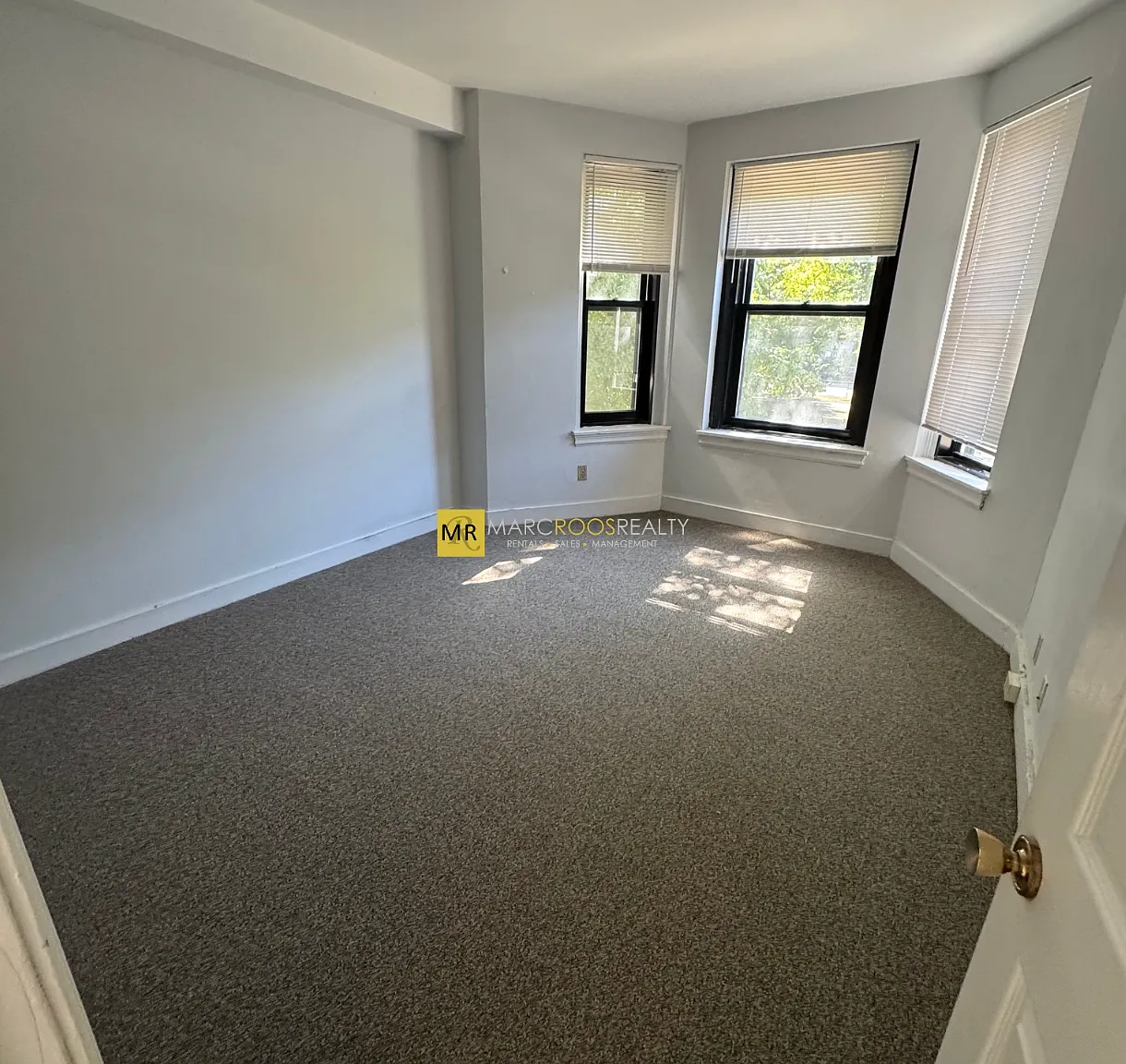 2 bed, 850 sqft, $3,600 — Photo 2