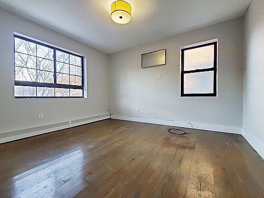 4th image of 808 Marcy Ave APT 2