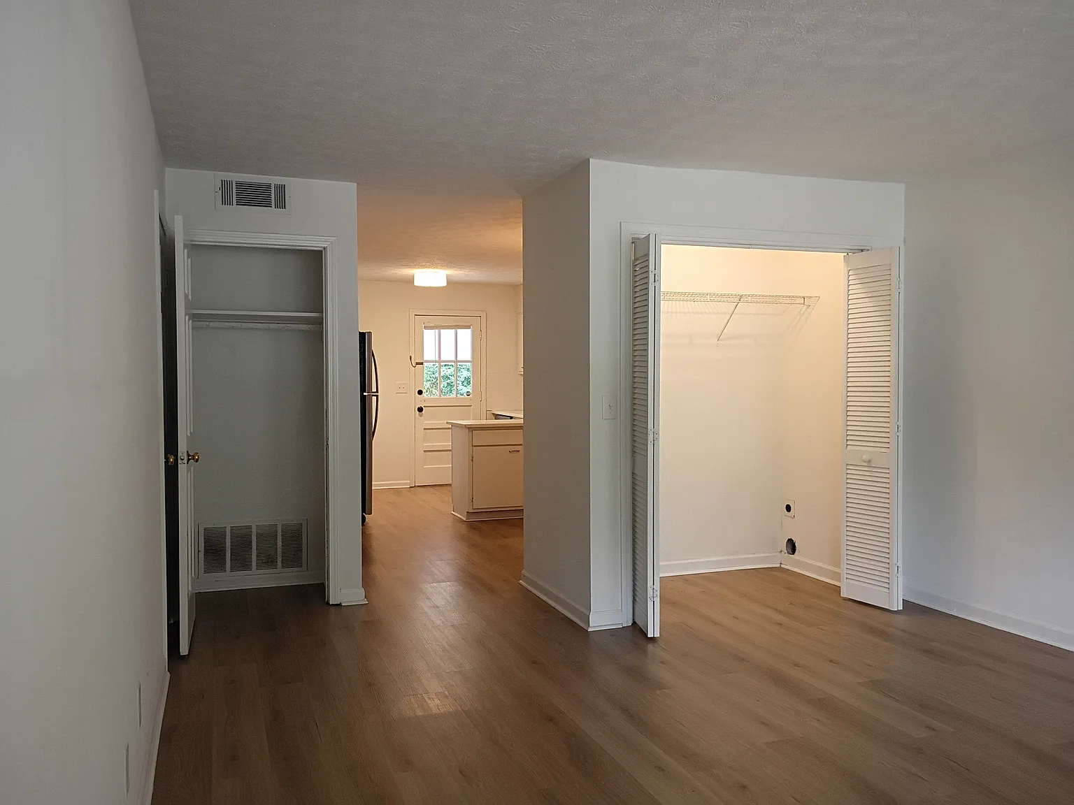 2 bed, 1000 sqft, $1,500 — Photo 4
