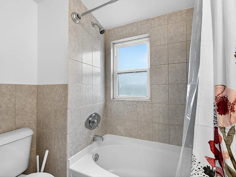 138 W Loretta Ave — Photo 37