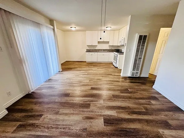 Bellflower Apartments — Photo 13