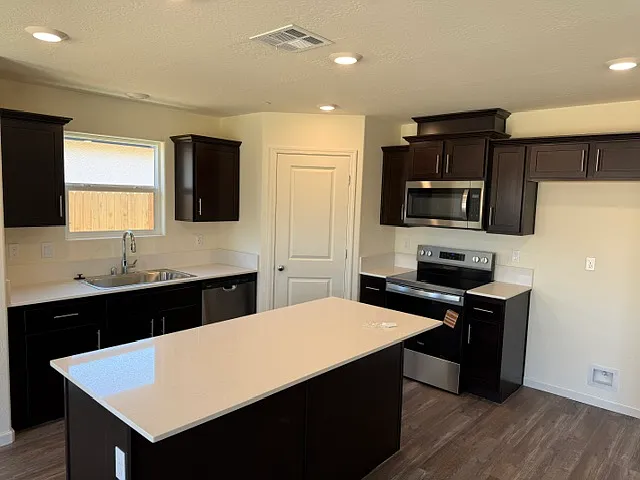 675 Skyler Ln — Photo 4