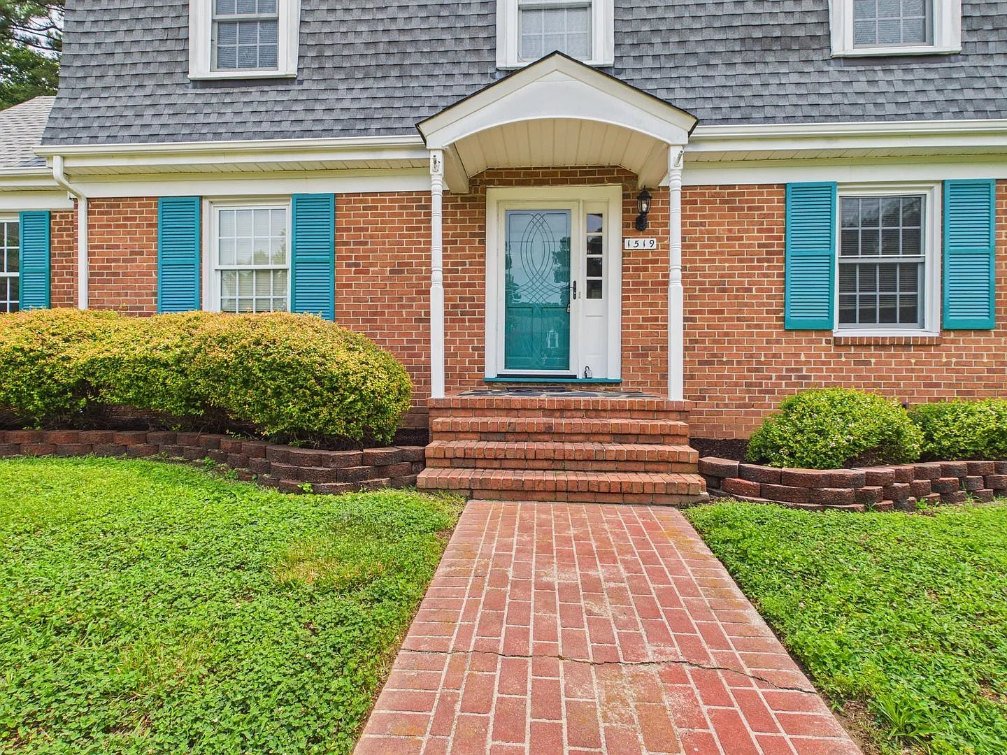 4 bed, 2.5 bath, 2445 sqft, $2,995 — Photo 2