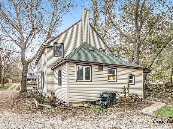 5th image of 218 Graceland St NE