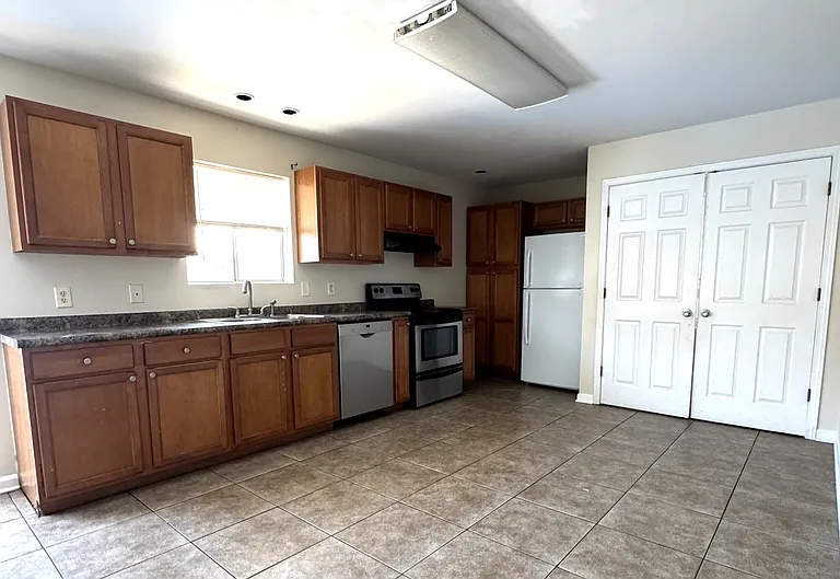 208 W Genie St — Photo 3