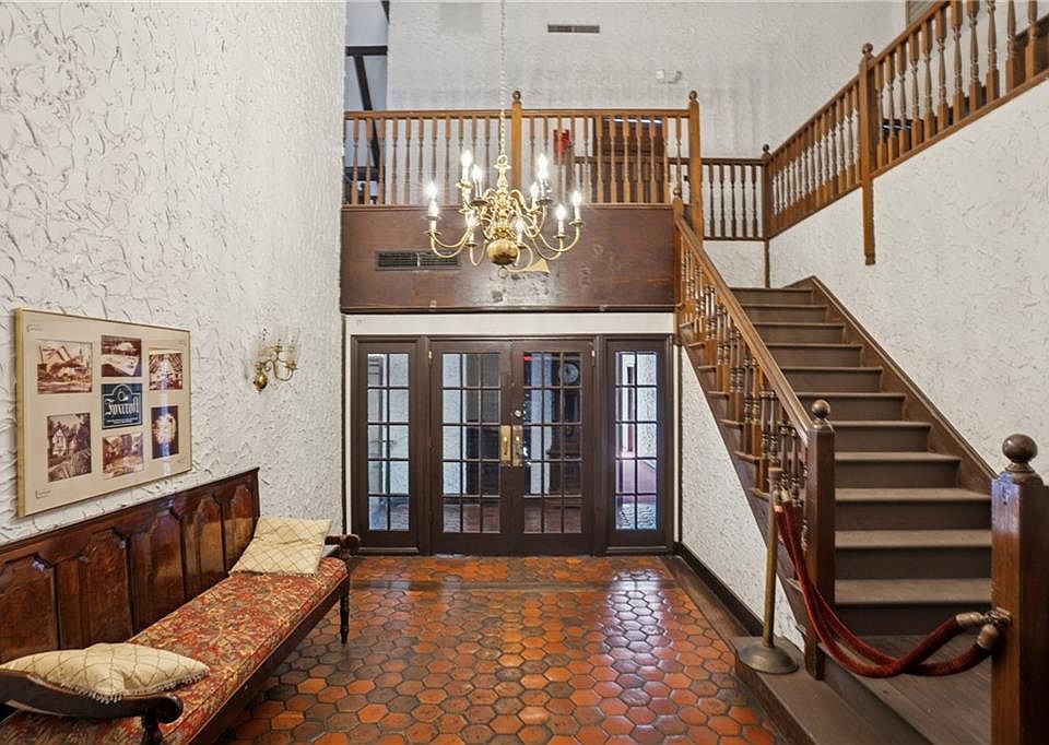 1st image of 6851 Roswell Rd Unit F32